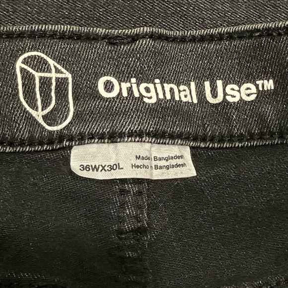 Like New - Men’s black washed jeans with slight distressing - Picture 7 of 7